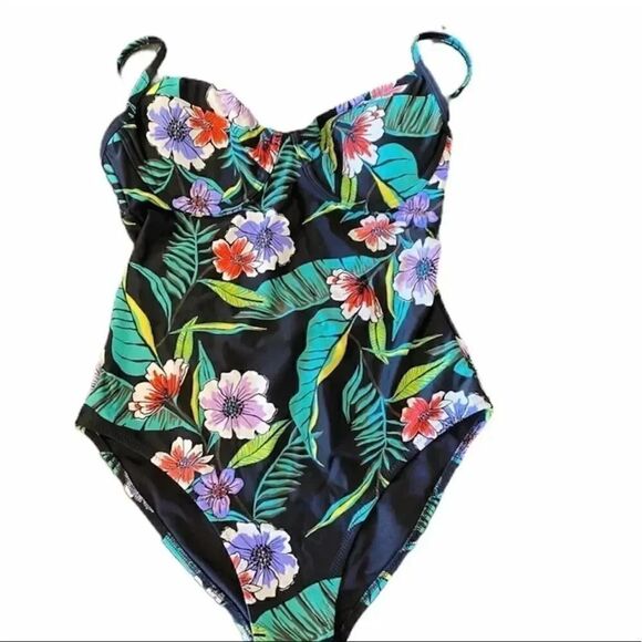 NWOT Old Navy One Piece Womens Swimming  Suit - Picture 1 of 4